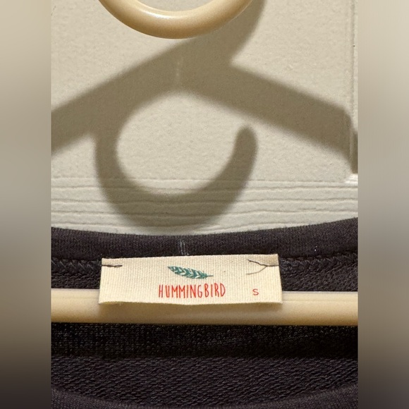 Hummingbird top size small - Picture 3 of 3